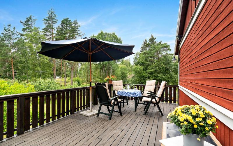 14. OmmaE295A0elning av husfasad foE295A0enster