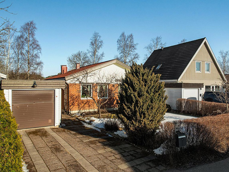 Byte av fasad av staende trapanel Annedal Bromma